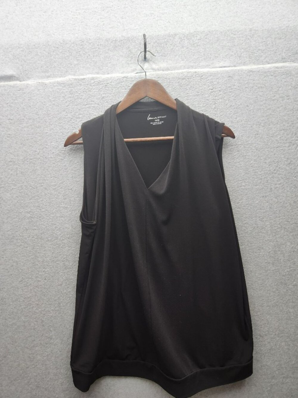 Lane Bryant Black Sleeveless Draped V-Neck Top Size 18/20 Polyester Spandex Blen